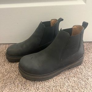 Like new women’s Birkenstock Black Chelsea Black Boot (Size 8.5 US / 39 EU)